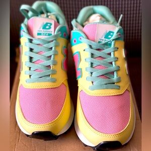 New Balance 574. Size 9 in Women. New in box, never worn